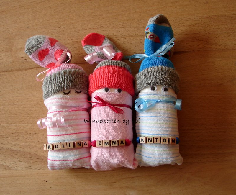3 Windelbabys für Drillinge, 2 Mädchen in pink, 1 Junge in blau