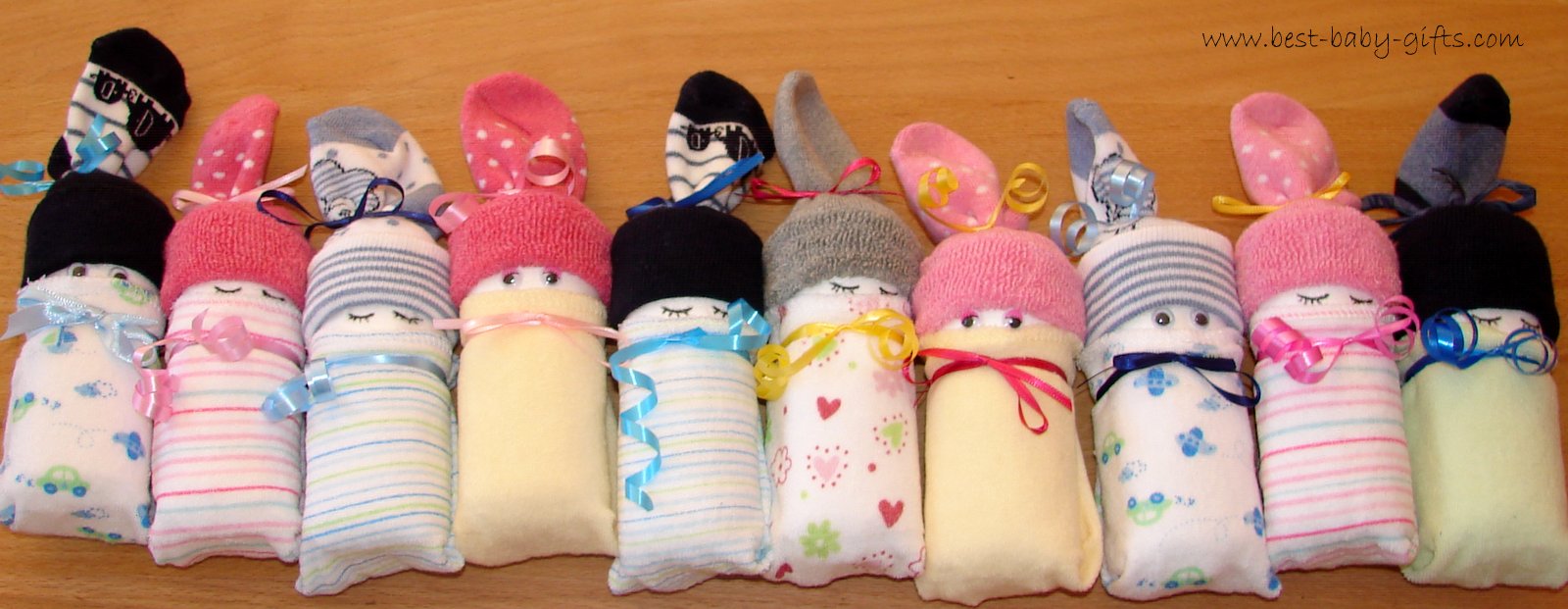 10 diaper babies placed in a row in pink and blue colors