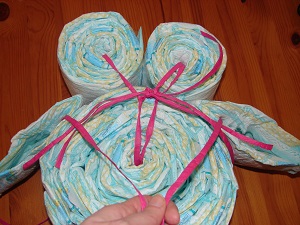 1 big roll of diapers (owls body) and 2 smaller rolls (owl's eyes), tied with ribbons, 2 more diapers fixed with more ribbon (owl's wings)