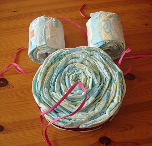 1 big roll of diapers (owls body) and 2 smaller rolls (owl's eyes) - ribbons hanging out 1 big roll of diapers (owls body) and 2 smaller rolls (owl's eyes) - ribbons hanging out