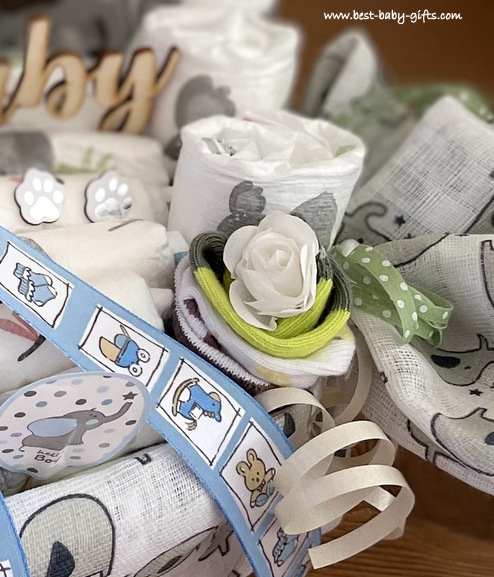 details: sock cupcake, stickers and ribbon