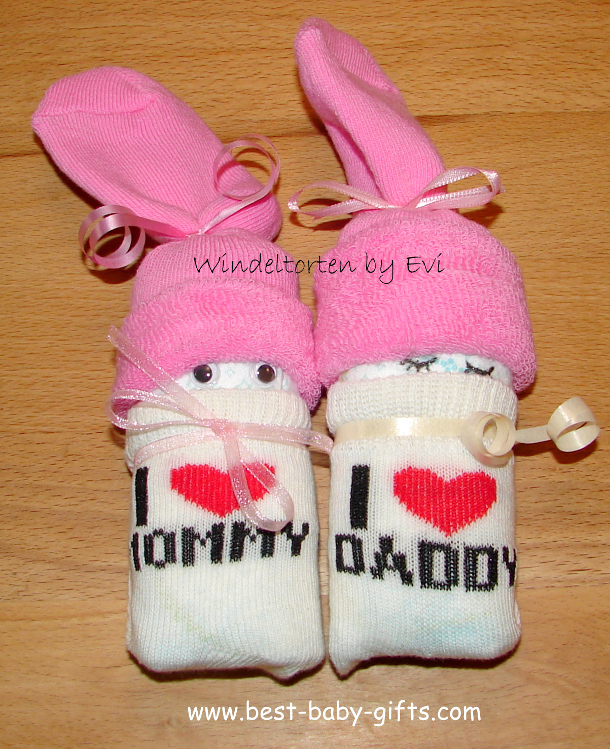 Paar Sockenbabys mit "I love mommy" und "I love daddy" Söckchen