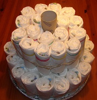 aufgestelle Küchenrolle mit Windeln außen herum, Etage 1 und 2