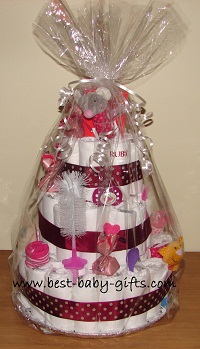 in Zellophan verpackte 3-stöckige Windeltorte für Mädchen, weiß und pink, Bänder pink mit weißen Punkten